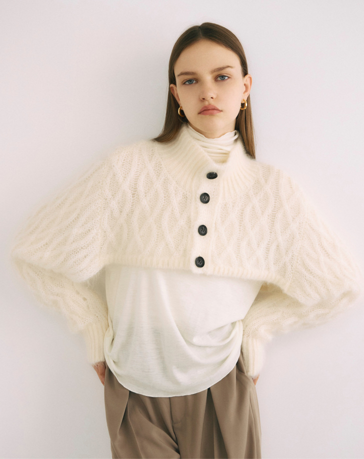 Ivory cardigan closeup