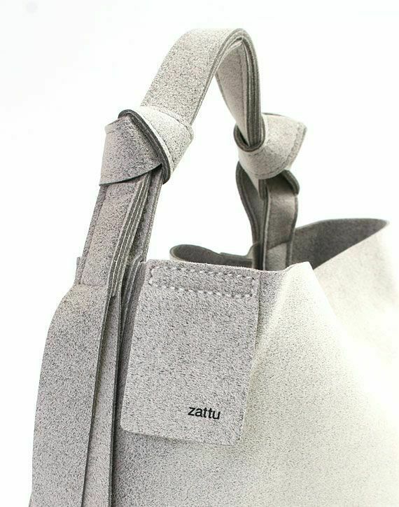 【美品/袋付き】zattu VITTO グレー ショルダーバッグ マイクロファイバースエード 縦型ミドルショルダーバッグ【VITTO