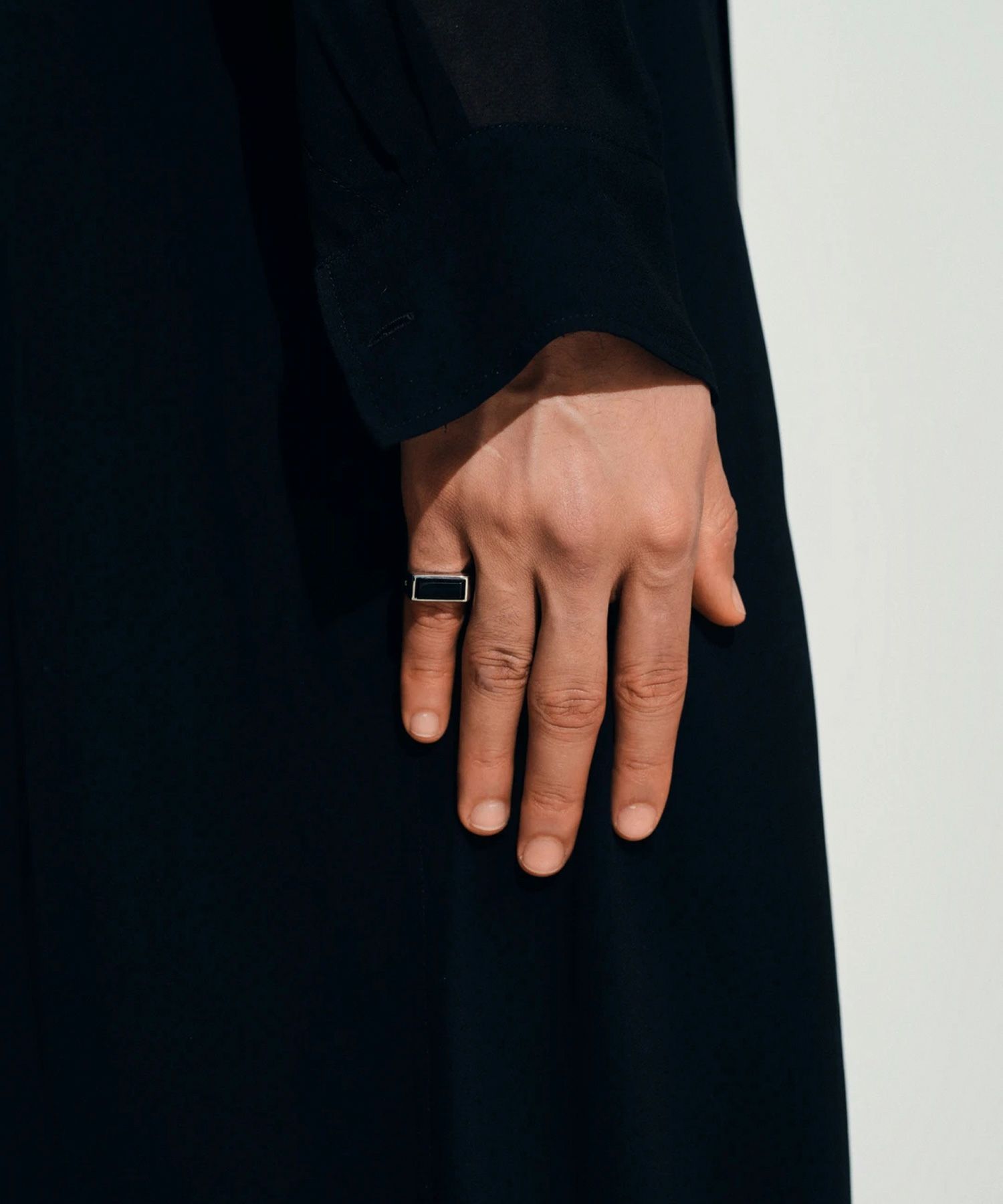 TOM WOOD(トムウッド)】 Peaky Polished Black Onyx リング｜PARIGOT 