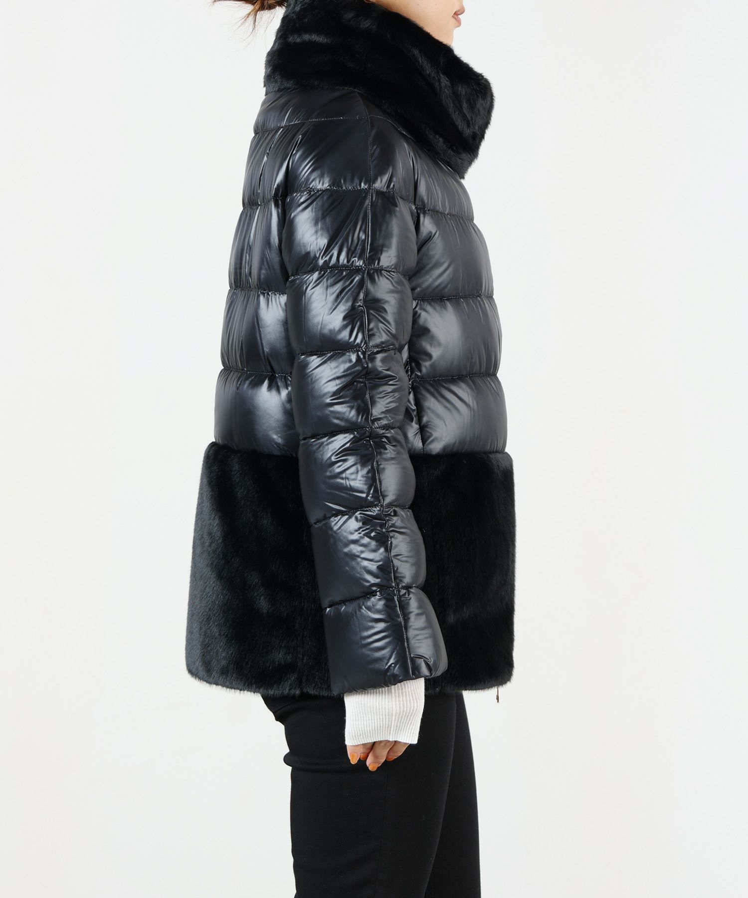 HERNO(ヘルノ)】ナイロンウルトラライト レディ ケープ｜PARIGOT  