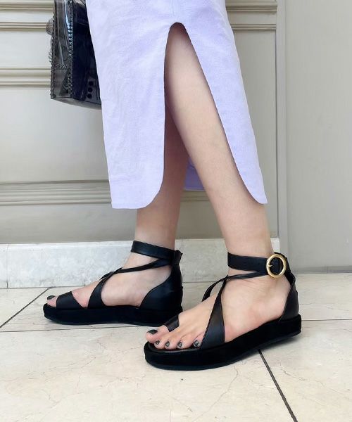 Mame Kurogouchi(マメ クロゴウチ)】 Curved Line Ankle Strap Sandals 