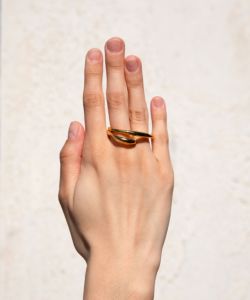 【Charlotte Chesnais(シャルロットシェネ)】 BAGUE HEART｜PARIGOT ONLINE（パリゴオンライン）