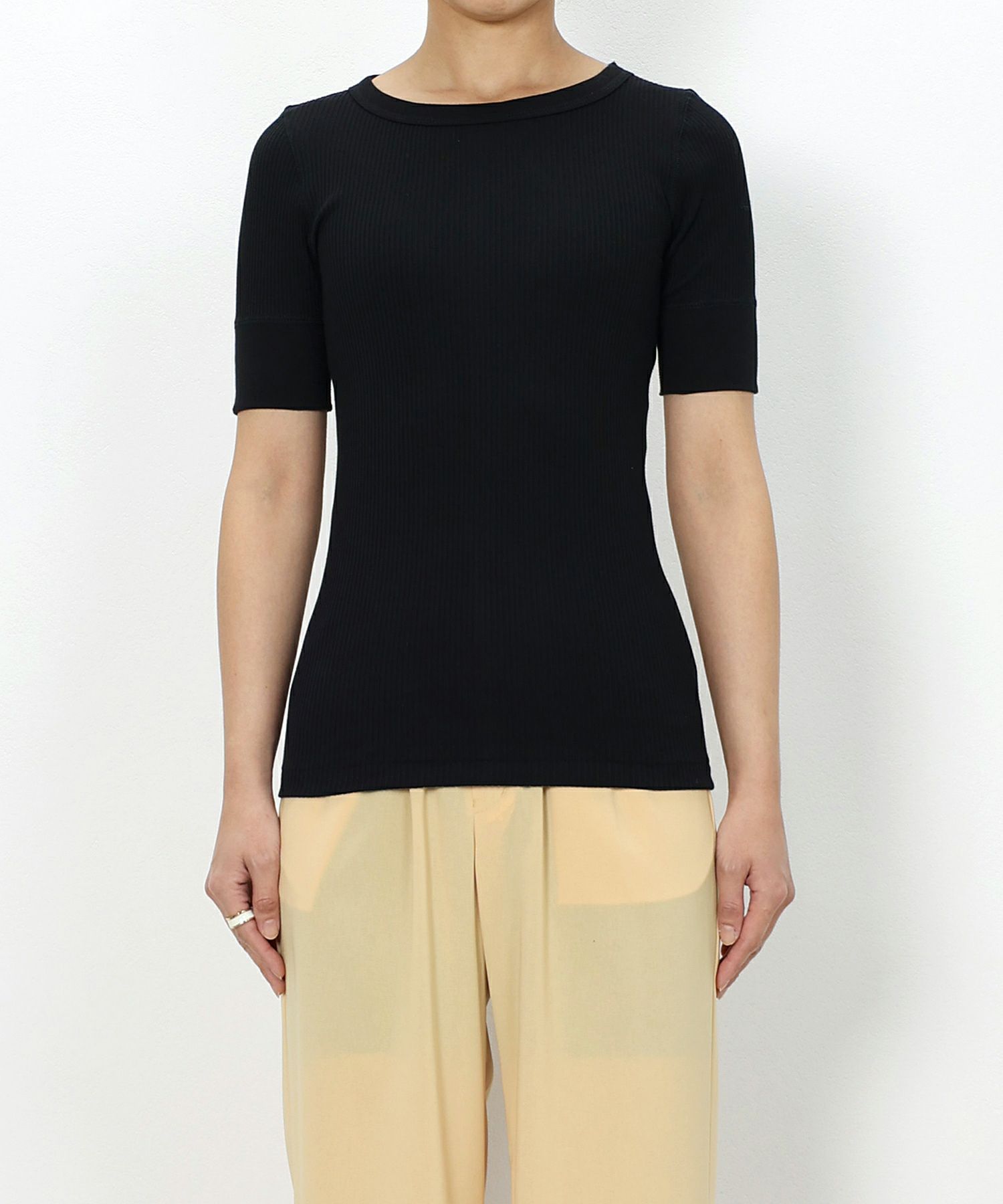 01(BLACK) H168 着用サイズ：F