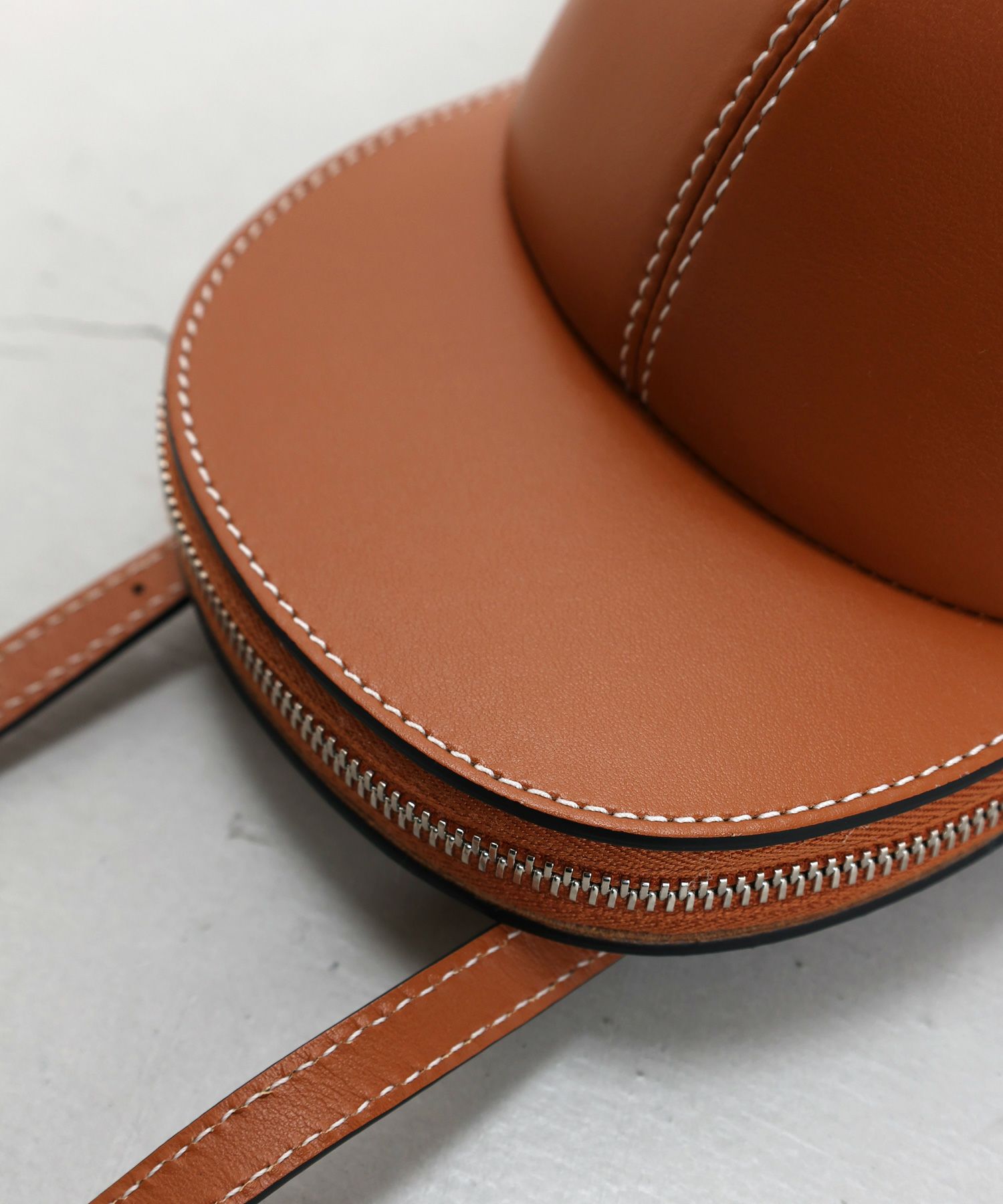 JW Anderson(ジェイダブリューアンダーソン)】 MINI CAP BAG｜PARIGOT 
