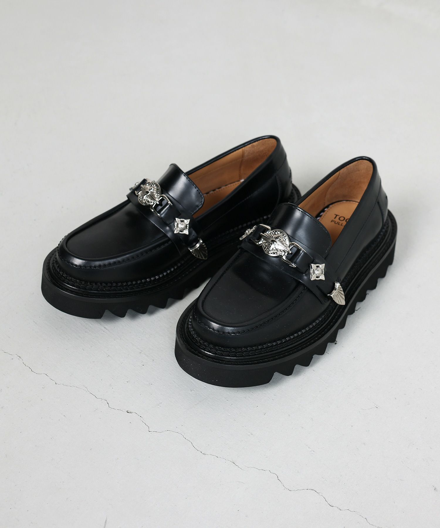 TOGA PULLA(トーガプルラ)】 METAL LOAFERS｜PARIGOT ONLINE（パリゴ 
