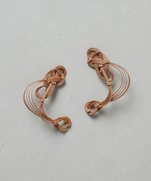 Mame Kurogouchi(マメ クロゴウチ)】 Bamboo Bundled-Plait Earrings