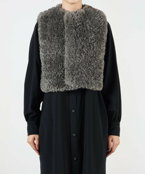 HYKE(ハイク)】FAUX SHEARLING CROPPED VEST｜PARIGOT ONLINE 
