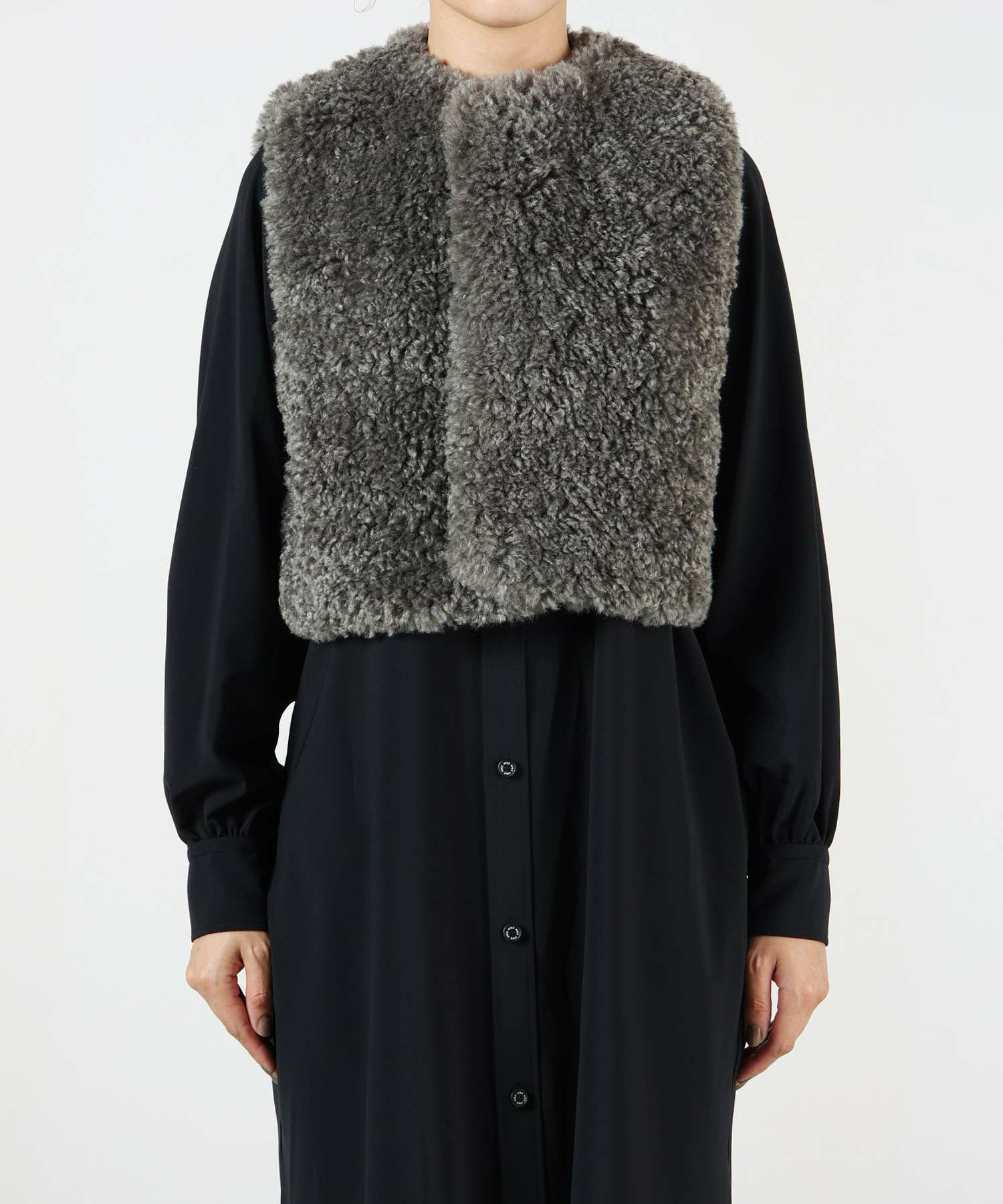 HYKE(ハイク)】FAUX SHEARLING CROPPED VEST｜PARIGOT ONLINE（パリゴ  