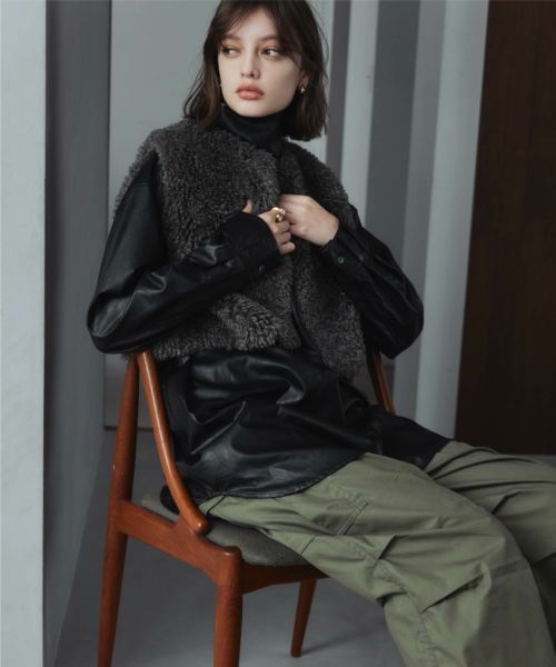 HYKE(ハイク)】FAUX SHEARLING CROPPED VEST｜PARIGOT ONLINE