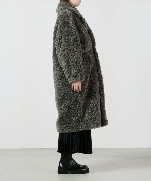 HYKE(ハイク)】 FAUX SHEARLING DOUBLE-BREASTED COAT｜PARIGOT ONLINE 