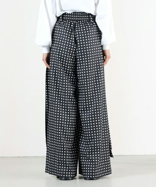 HYKE(ハイク)】 FD SQUARE PATTERN WIDE LEG PANTS｜PARIGOT ONLINE