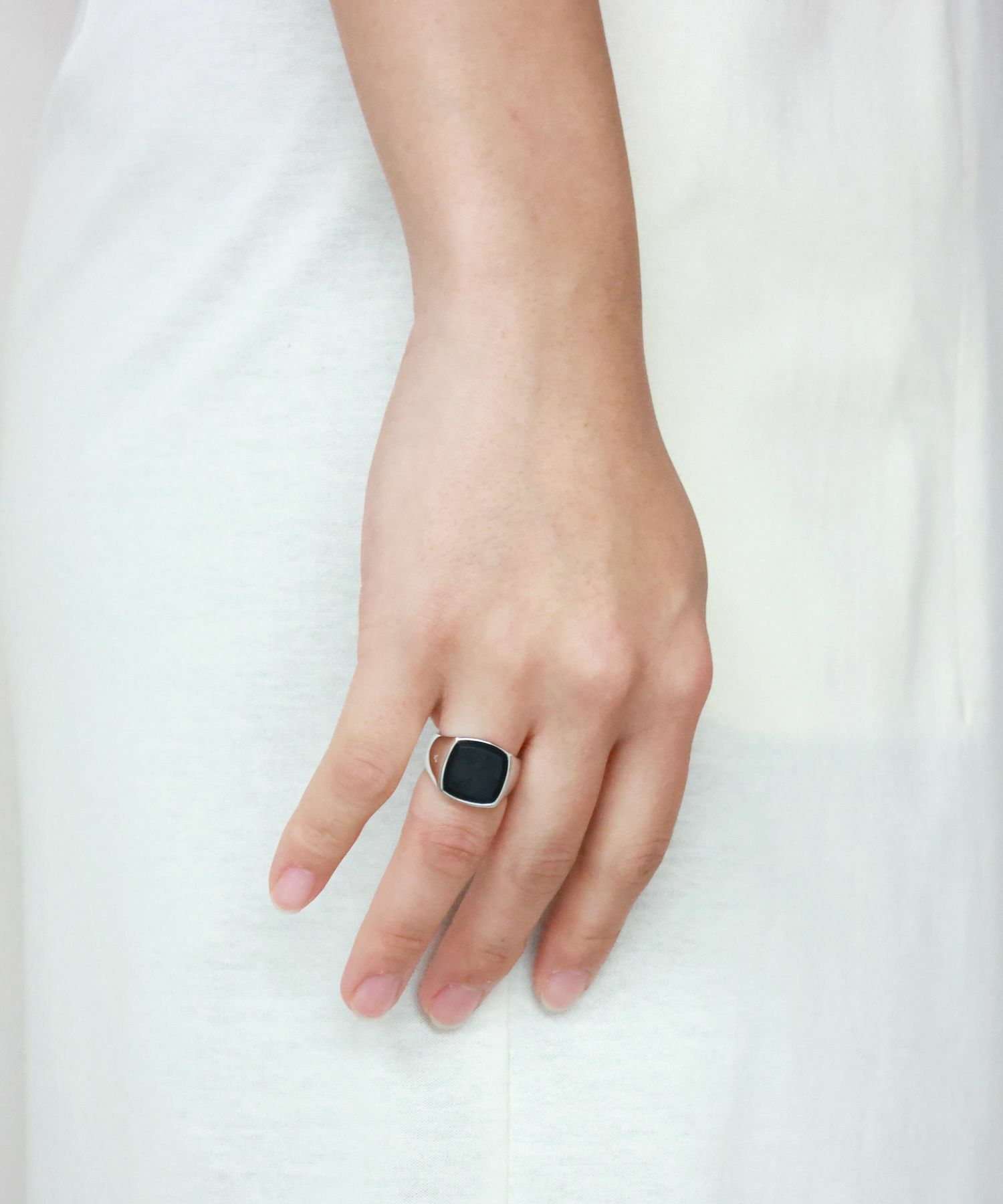 TOM WOOD(トムウッド)】 Cushion Black Onyx リング｜PARIGOT ONLINE 