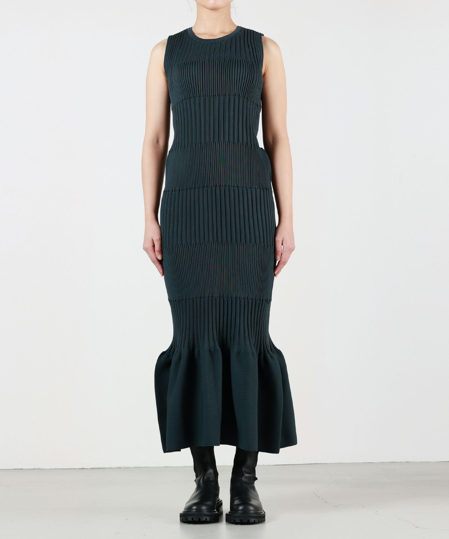 CFCL(シーエフシーエル)】 FLUTED SLEEVELESS MERMAID DRESS｜PARIGOT