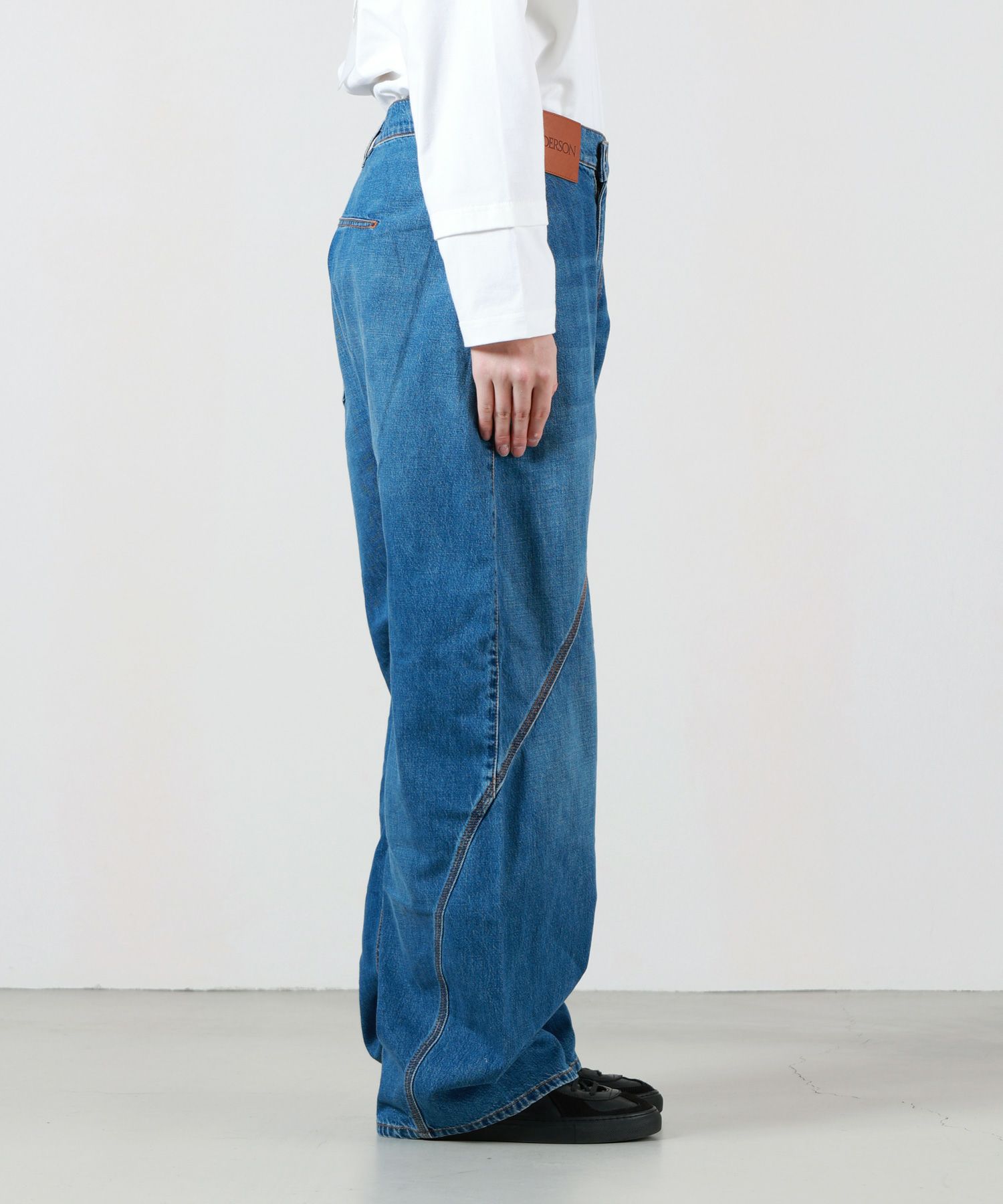 JW Anderson(ジェイダブリューアンダーソン)】 TWISTED WORKWEAR JEANS 