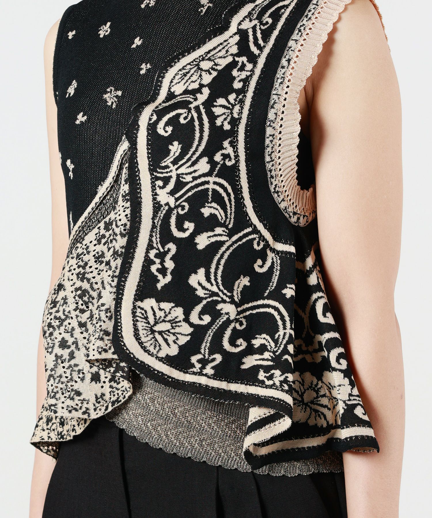 Mame Kurogouchi(マメ クロゴウチ)】 Asymmetric Pattern Knitted Top  