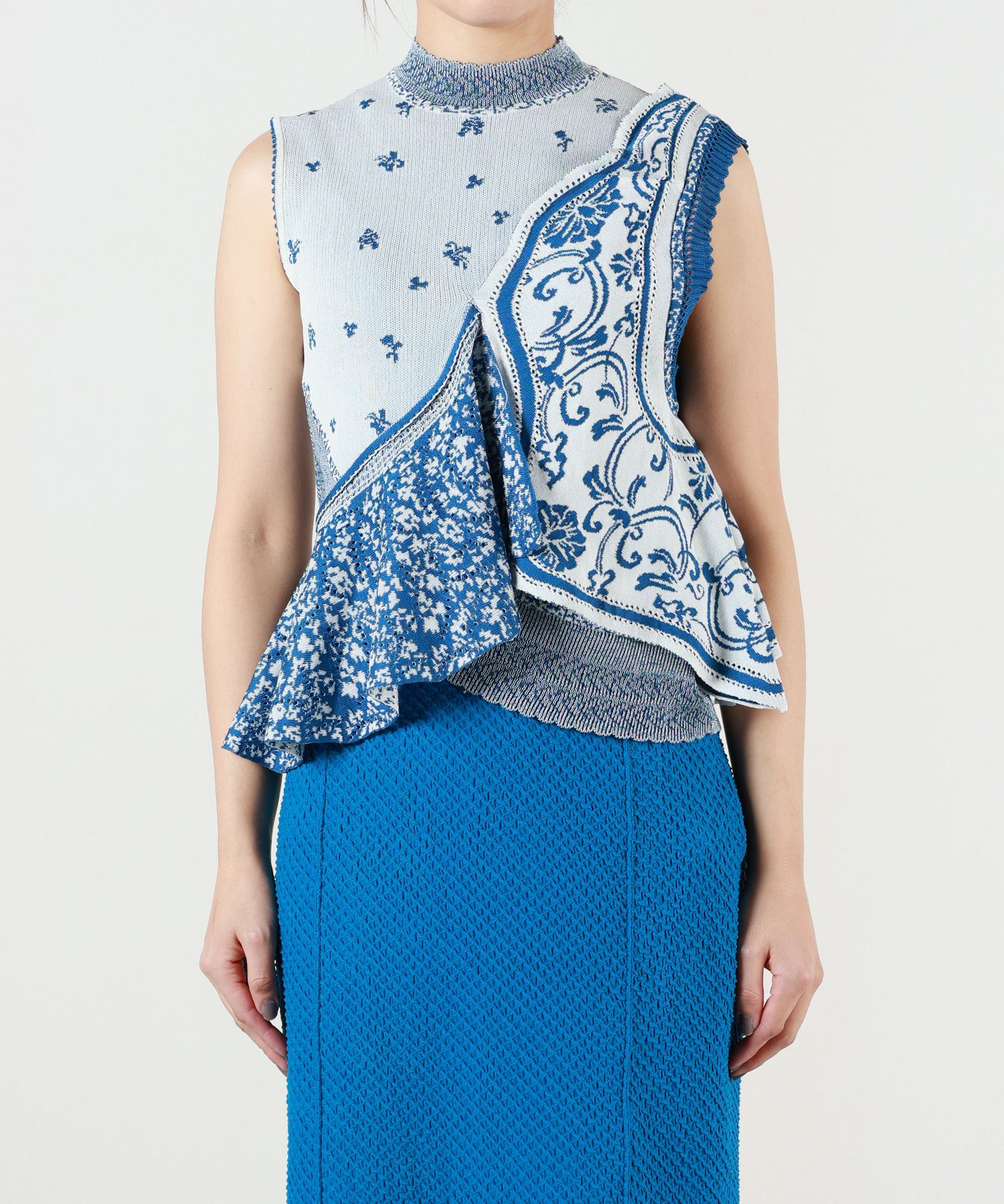 mame Asymmetric Pattern Knitted Top