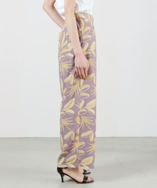 PHEENY(フィーニー)】 Rayon botanical print gathered pants｜PARIGOT