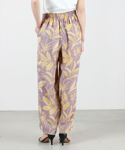 PHEENY(フィーニー)】 Rayon botanical print gathered pants｜PARIGOT 