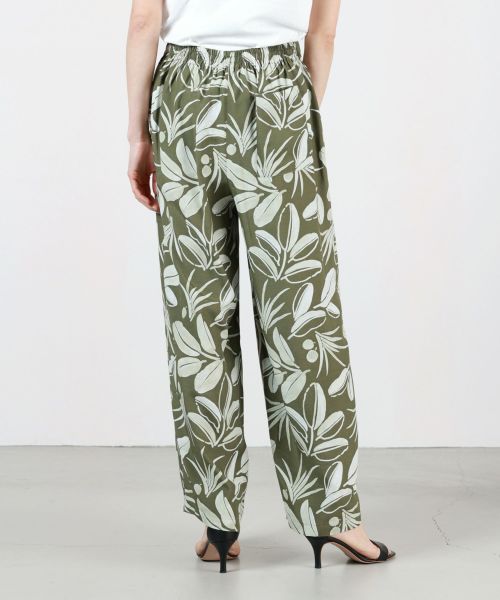 PHEENY(フィーニー)】 Rayon botanical print gathered pants｜PARIGOT