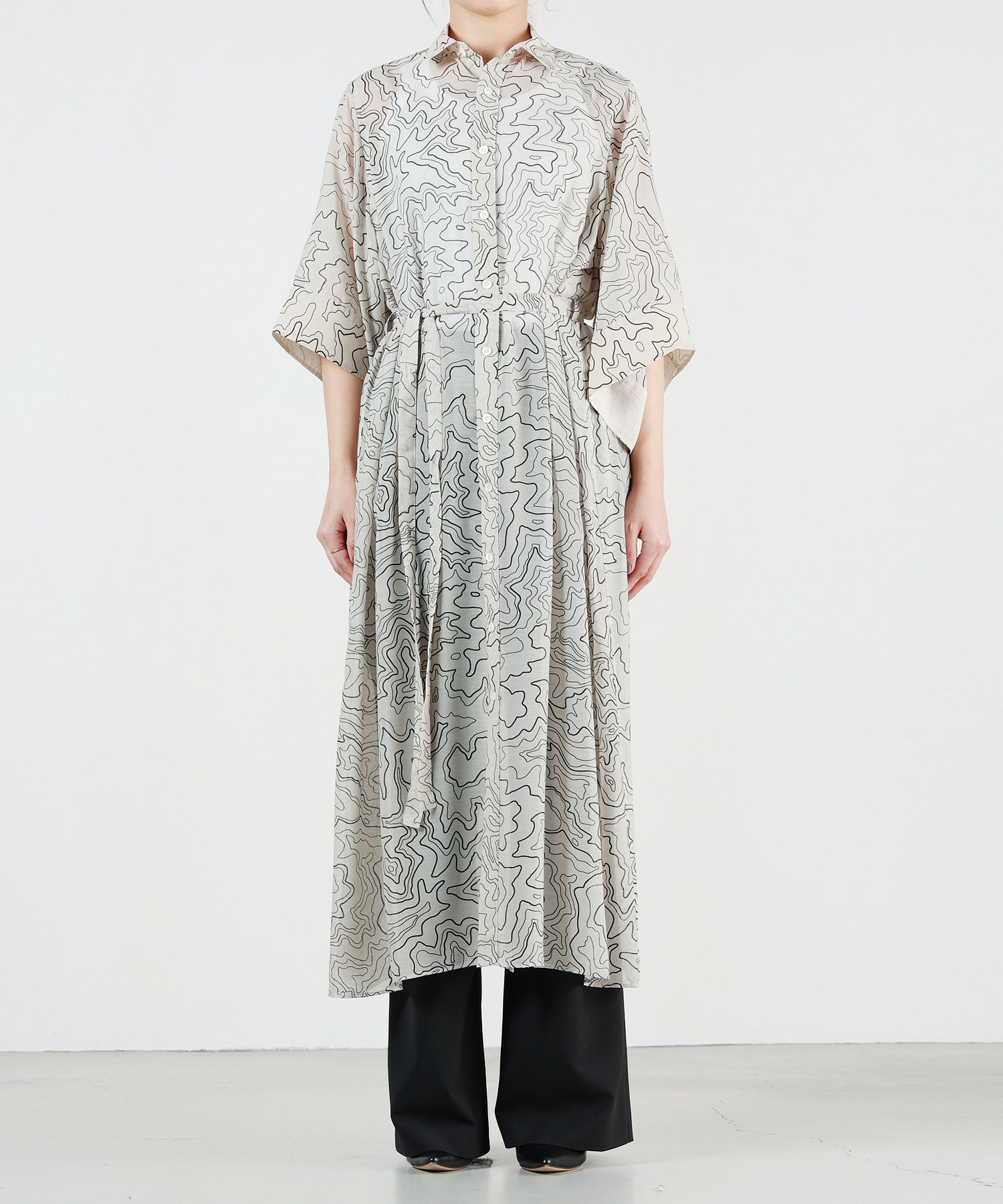 HYKE(ハイク)】 CONTOUR LINE BELL-SLEEVE DRESS｜PARIGOT ONLINE 