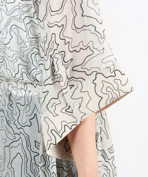 HYKE(ハイク)】 CONTOUR LINE BELL-SLEEVE DRESS｜パリゴ尾道店