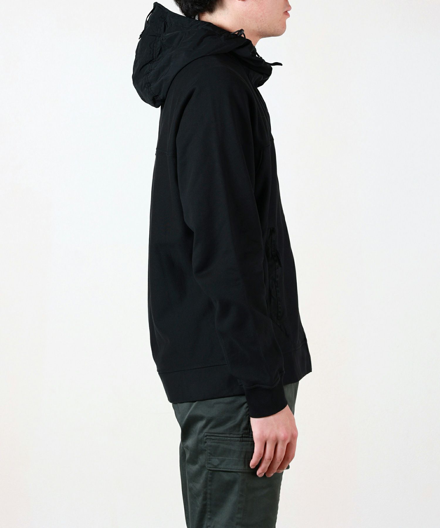 STONE ISLAND(ストーンアイランド)】 スウェットシャツ フルジップ 