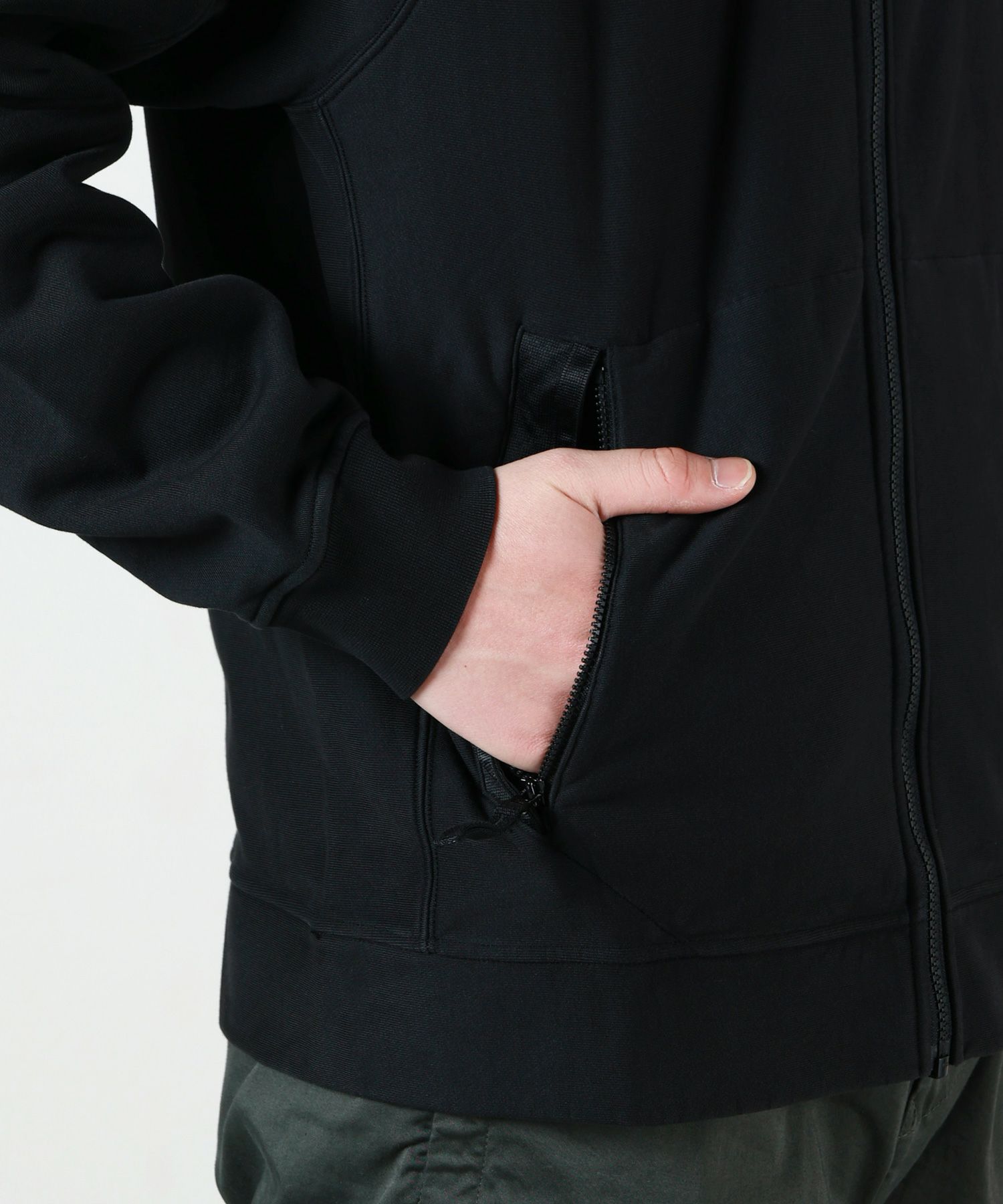 STONE ISLAND(ストーンアイランド)】 スウェットシャツ フルジップ 