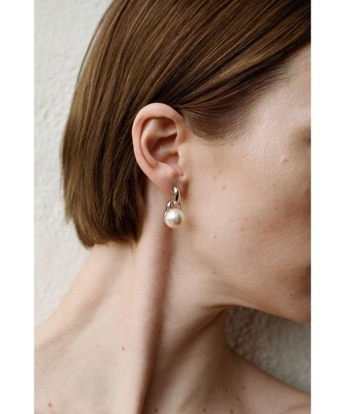 Sophie Buhai(ソフィー ブハイ)】 EVERYDAY PEARL EARRINGS｜PARIGOT ONLINE（パリゴオンライン）