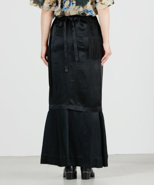 TOGA PULLA(トーガプルラ)】 ACETATE SATIN SKIRT｜PARIGOT ONLINE（パリゴオンライン）