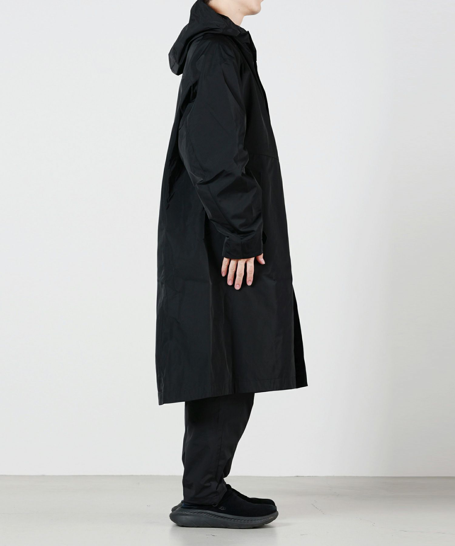White Mountaineering(ホワイトマウンテニアリング)】WM×UMBRO HOODED 
