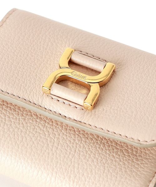 Chloe(クロエ)】 グレインレザー製MARCIEスモールトリフォールド