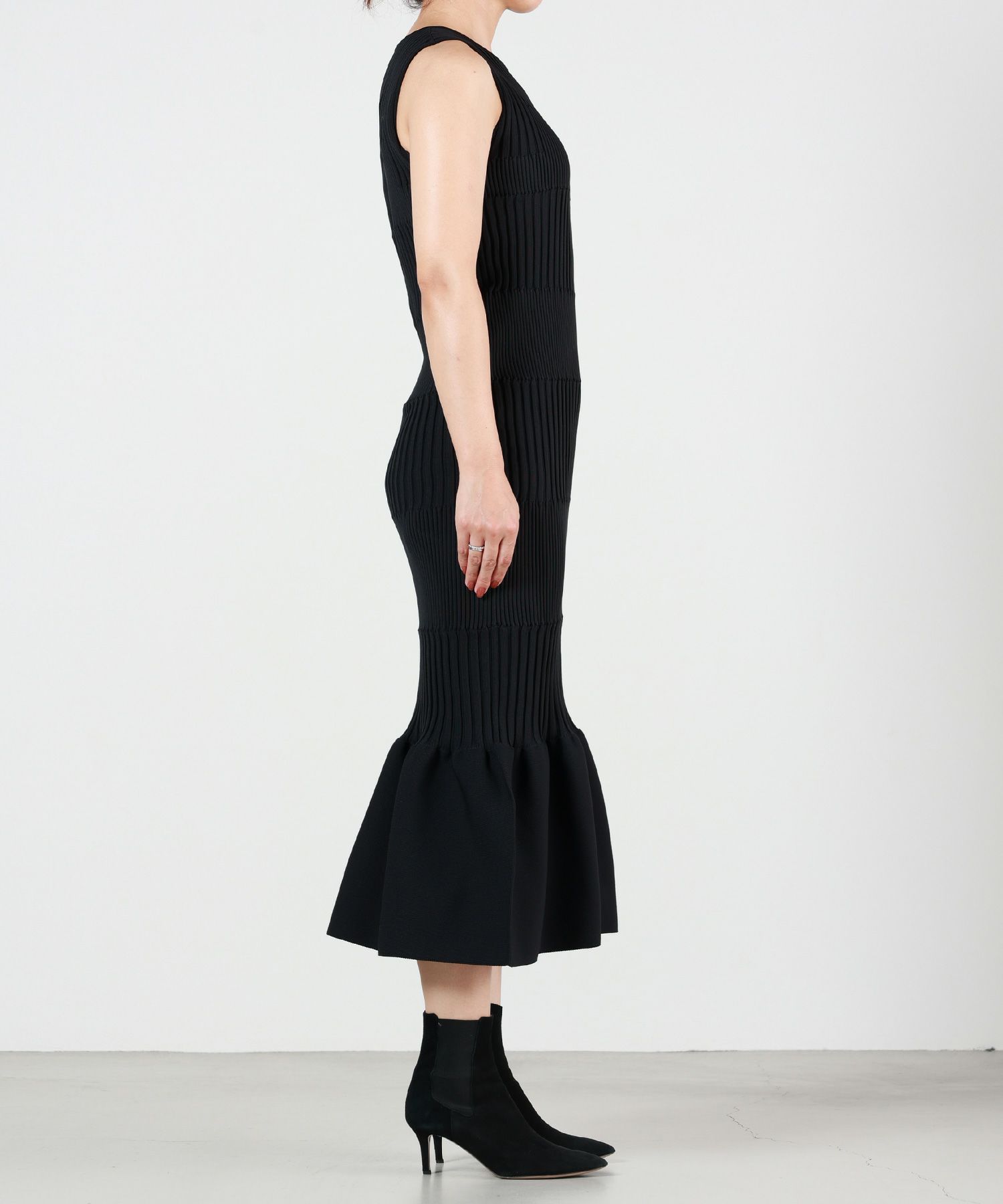 CFCL(シーエフシーエル)】 FLUTED SLEEVELESS MERMAID DRESS｜PARIGOT 