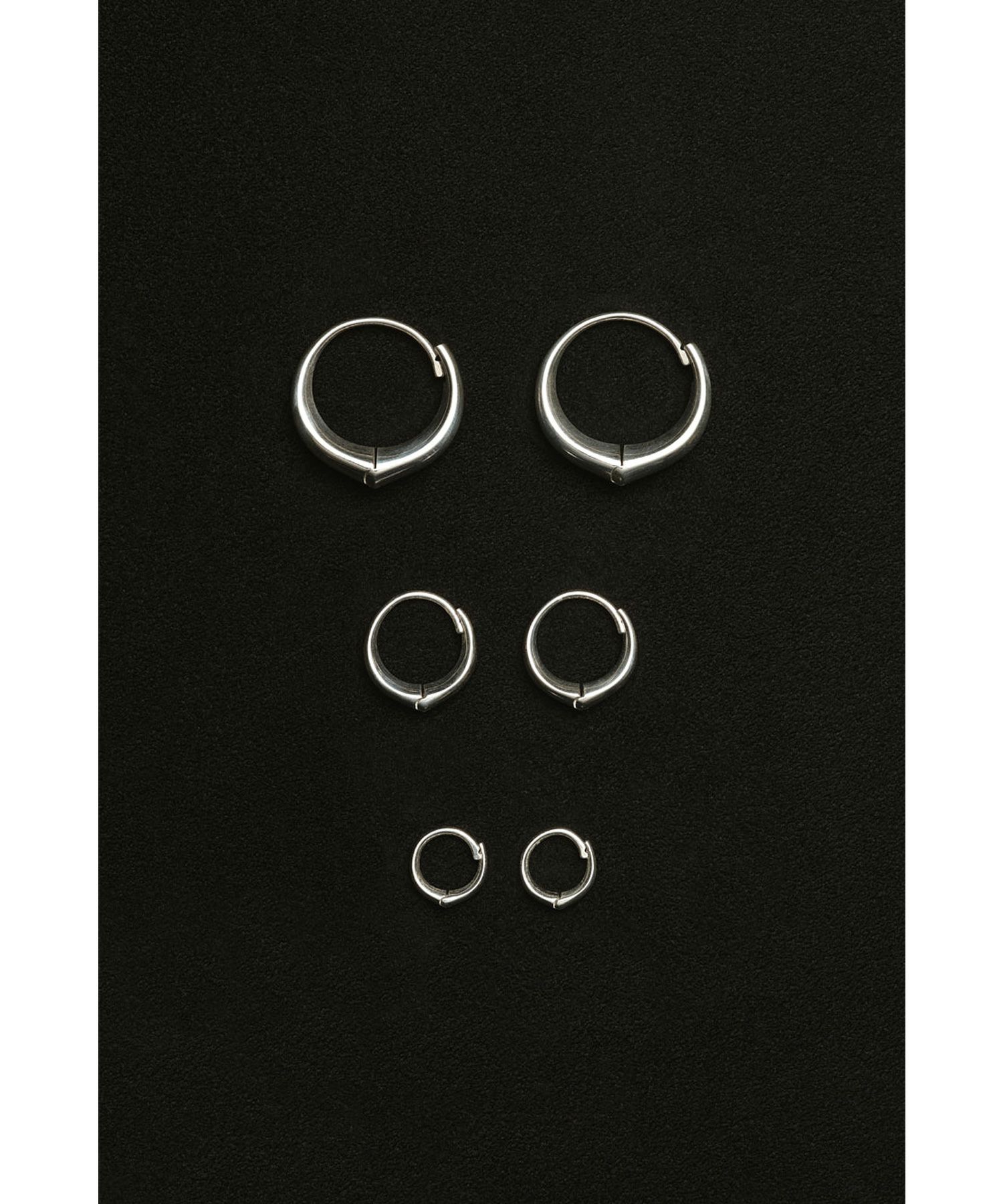 中央のアイテムがミディアムサイズです。