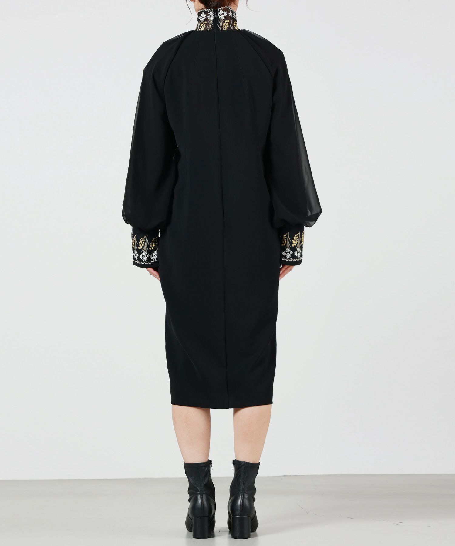 LOKITHO(ロキト)】 EMB. HEM DRESS｜PARIGOT ONLINE（パリゴオンライン）