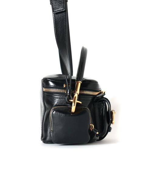 Chloe(クロエ)】 シャイニーレザー製スモールカメラバッグ