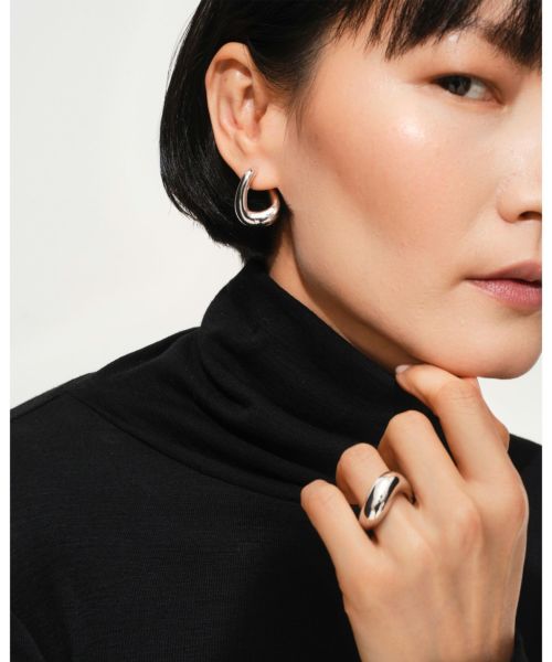 TOM WOOD(トムウッド)】 Twist Hoops ピアス｜PARIGOT ONLINE