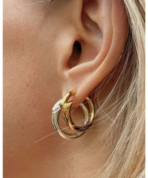 Charlotte Chesnais(シャルロットシェネ)】 BISEAU HOOP EARRINGS｜PARIGOT ONLINE（パリゴオンライン）