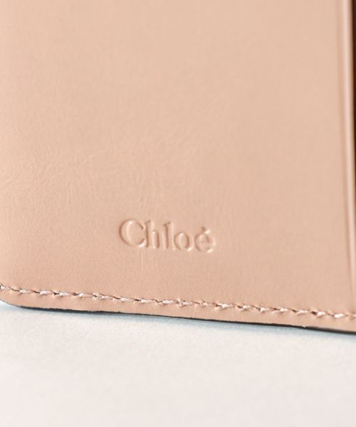 Chloe(クロエ)】 シャイニーレザー製ALPHABETスモールトリ