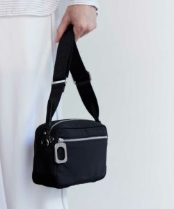 ★J W ANDERSON★JWAプーラー カメラ バッグ JW Anderson JWA-puller Camera Bag | Black | FARFETCH