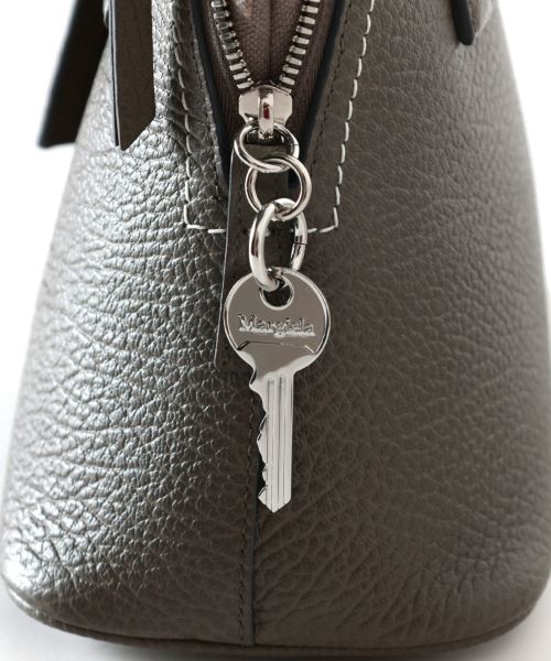 Maison Margiela(メゾンマルジェラ)】 5AC MINI ハンドルレザー Maison Margiela(メゾンマルジェラ)】 5AC MINI ハンドルレザー
