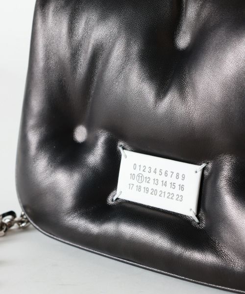 Maison Margiela(メゾンマルジェラ)】 グラム スラムフラップ