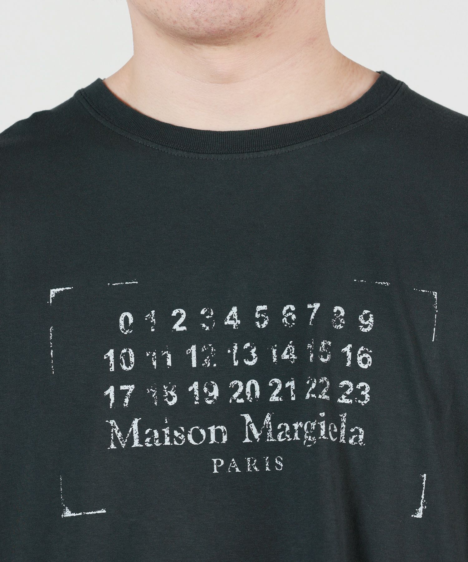 Maison Margiela(メゾンマルジェラ)】 スタンプロゴ Tシャツ｜PARIGOT 