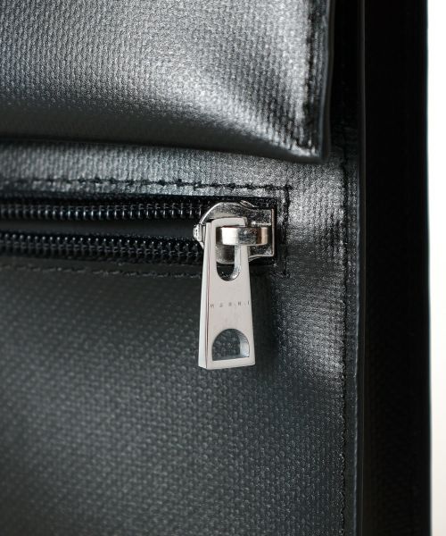 MARNI(マルニ)】 ブラック シューレースストラップ付きポーチ