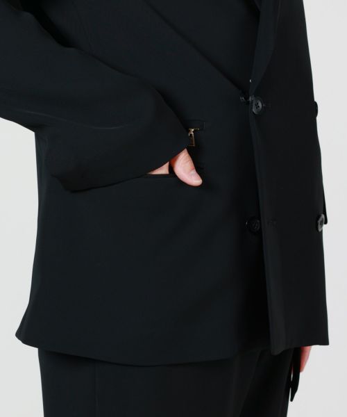 CULLNI(クルニ)】 Dry Double Satin Zip Pocket Tailored Jacket