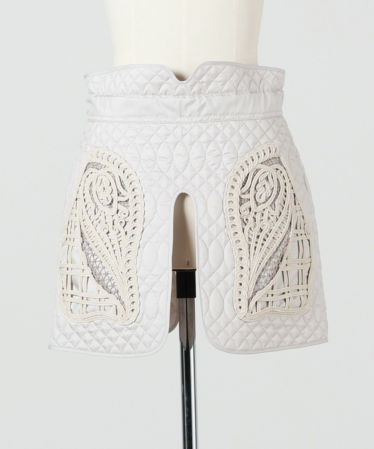 Mame Kurogouchi(マメ クロゴウチ)】 Cording Embroidery Quilted