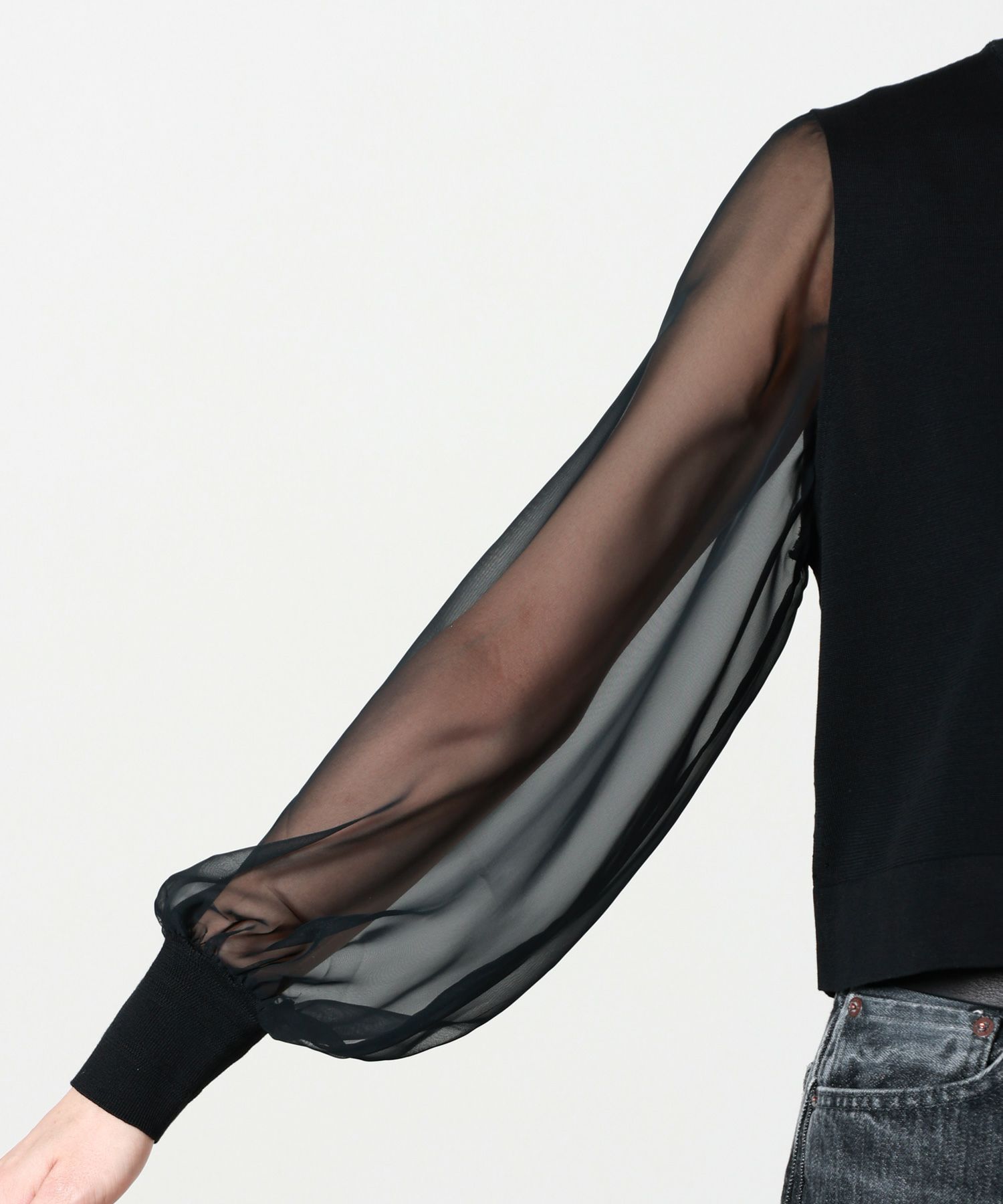 HYKE(ハイク)】 CREW NECK CROPPED SWEATER WITH SHEER SLEEVE