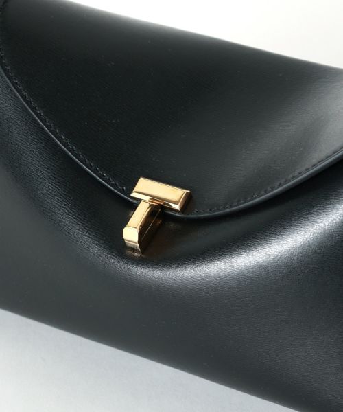 TOTEME(トーテム)】 T-Lock leather clutch bark|PARIGOT TOTEME(トーテム)】 T-Lock leather clutch bark|PARIGOT
