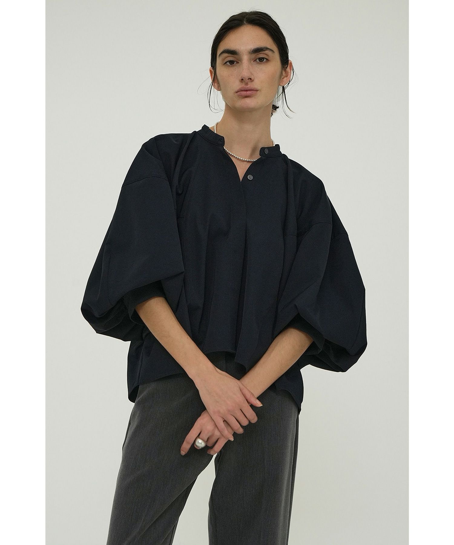 CLANE(クラネ)】 VOLUME SELEEVE STAND NECK SHIRT｜PARIGOT ONLINE 
