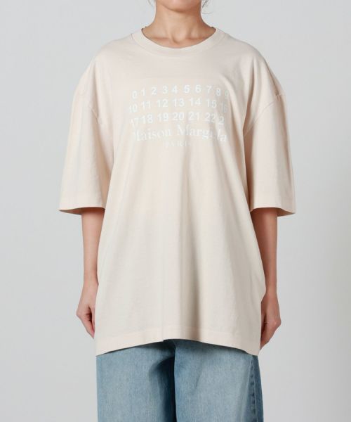 Maison Margiela(メゾンマルジェラ)】 ナンバリングロゴ Tシャツ