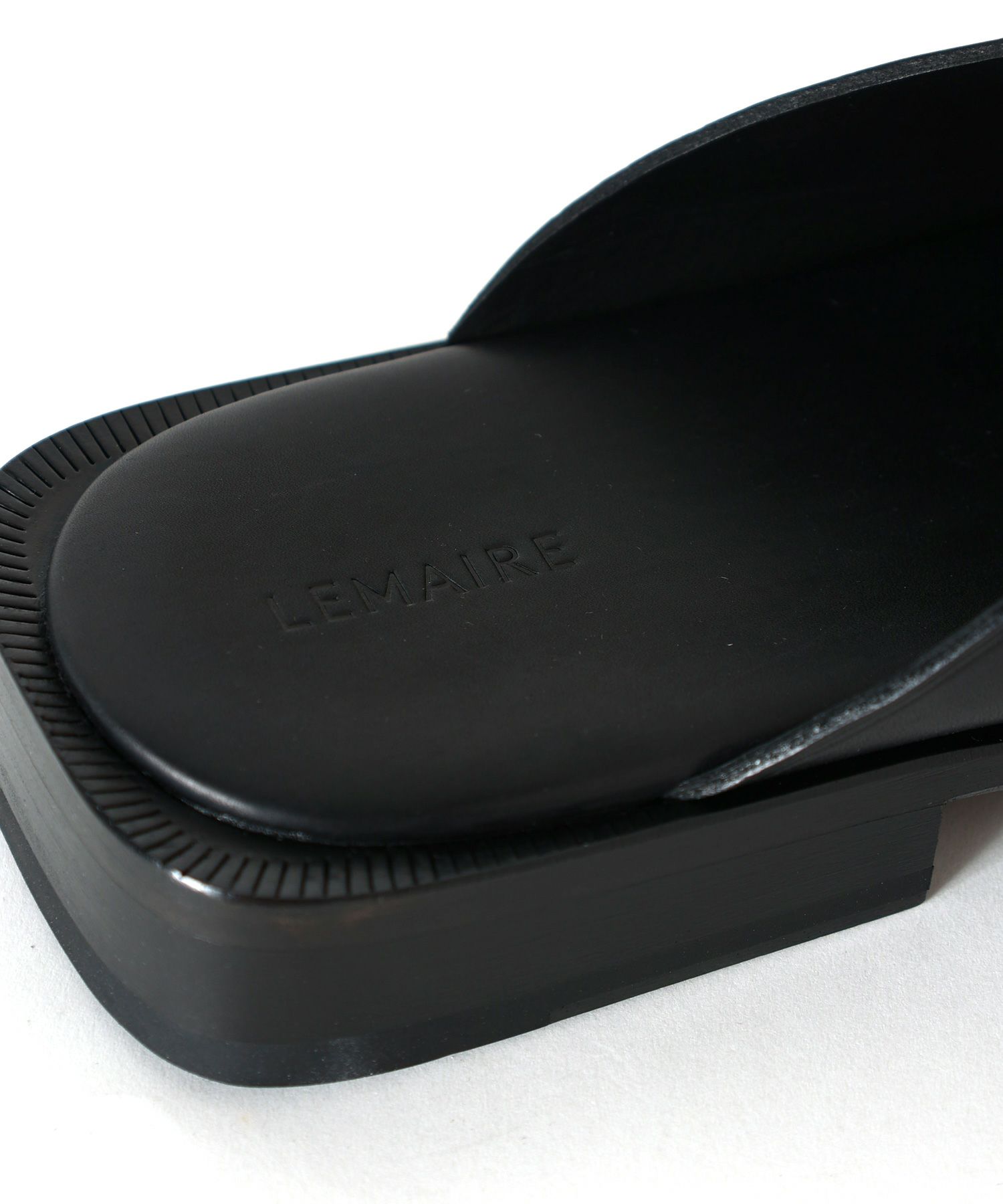 LEMAIRE(ルメール)】 CROSS FLAT SANDALS｜PARIGOT ONLINE（パリゴ